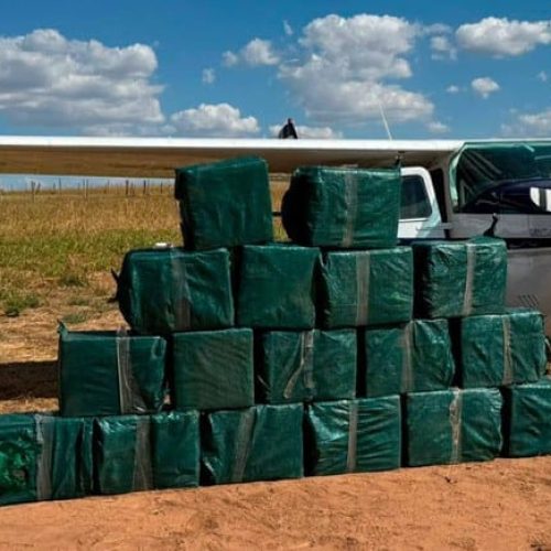 Operação apreende avião vindo da Bolívia com 1 tonelada de cocaína em pista clandestina em MT