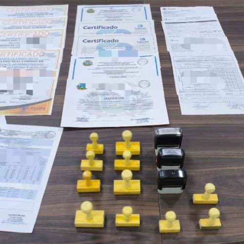 Operação mira criminoso que usa dados de escolas particulares para vender diplomas falsos em MT