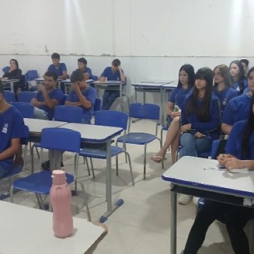 Itanhangá-MT: Saúde promove palestra sobre mudanças corporais e prevenção à gravidez na adolescência em escola