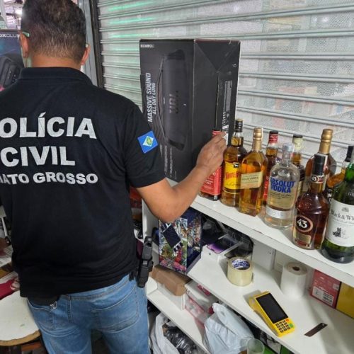PC apreende centenas de garrafas de bebidas destiladas falsificadas e prende empresários