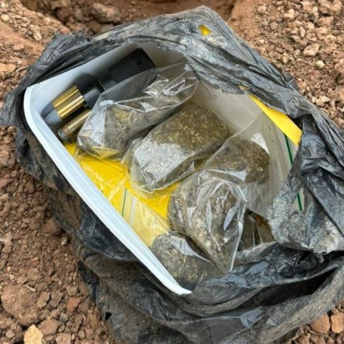 PC apreende drogas e munições em casa de membro de facção morto em confronto