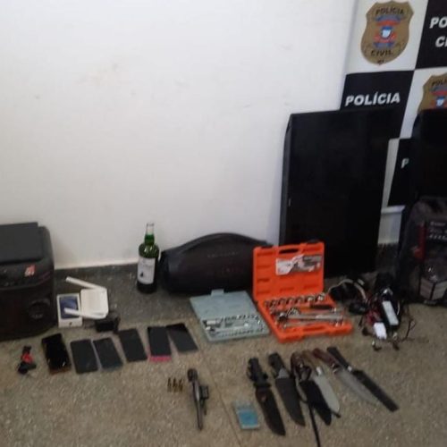 PC encontra arma, munições e objetos furtados em casa de faccionado que foi esquartejado