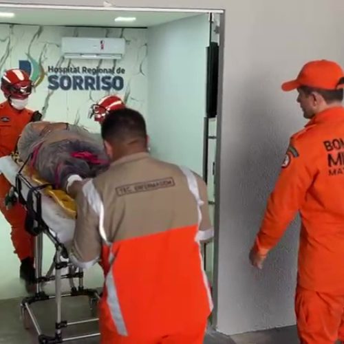 Sorriso: Trabalhador cai de telhado durante obra da Igreja Matriz e é socorrido pelos bombeiros