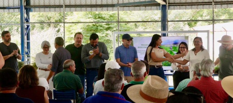 “Vice-governador tem trabalhado para garantir investimentos que transformam a realidade de Santo Antônio de Leverger”, afirma prefeita em reunião sobre o Pantanal