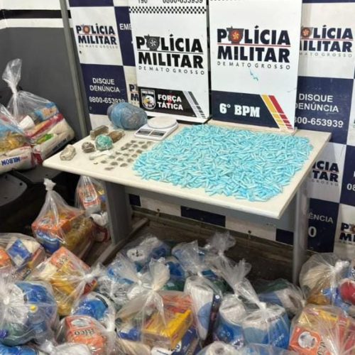 PM apreende cerca de mil porções de drogas e 29 cestas básicas de facção criminosa