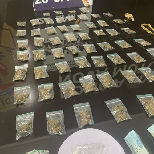 PM flagra menor pilotando moto em alta velocidade e apreende maconha