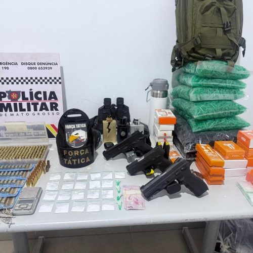 PM prende dois faccionados e recupera pistolas, munições e produtos roubados