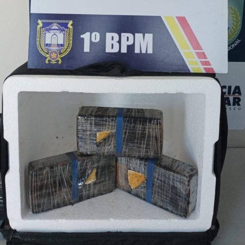 PM prende dois homens por furto a loja e apreende tabletes de cocaína em Cuiabá