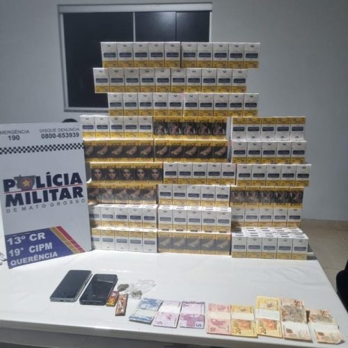 PM prende dupla e apreende 480 carteiras de cigarros contrabandeados do Paraguai