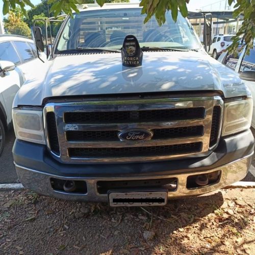 PM prende faccionado por tráfico de drogas e recupera caminhonete furtada