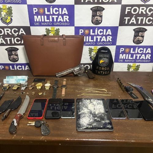 PM recupera veículos, prende três pessoas suspeitas por roubo e porte ilegal de arma de fogo