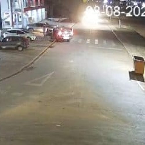 PMs ajudam a salvar a vida de bebê de um ano engasgado com leite; veja vídeo