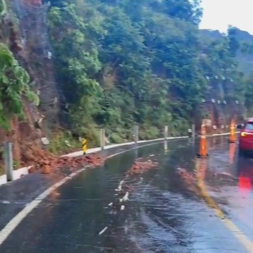 Sinfra libera parcialmente tráfego de rodovia Cuiabá-Chapada após deslizamento na pista