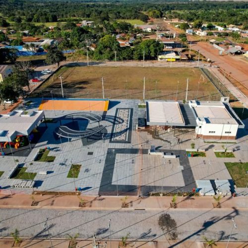 Mauro inaugura praça e lança amanhã ordens para pavimentação em região turística de MT