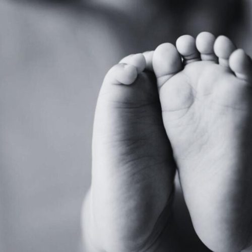 Pai é condenado a 30 anos por matar filho de quatro meses na frente da filha de oito anos em Cuiabá