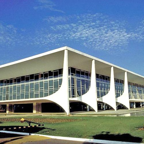 Registros de presidenciáveis | Eleições param CPI na AL | Guia de conduta | “Missão EUA 2026”