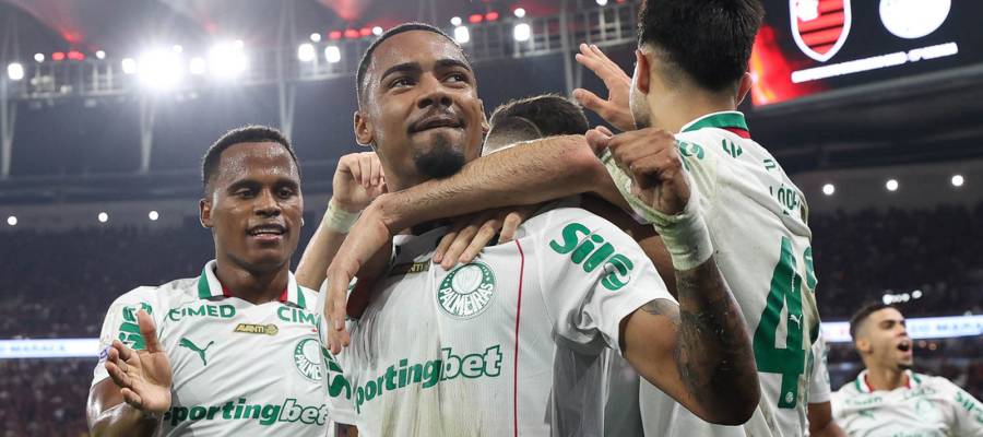 Palmeiras derrota Fla e amplia vantagem na liderança do Brasileiro