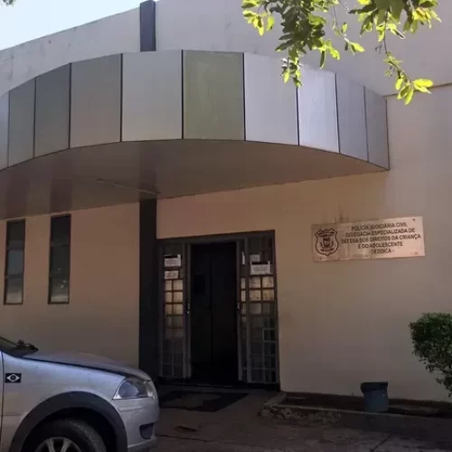 Pedreiro é preso por estuprar filhas de casal para quem prestava serviço em Cuiabá