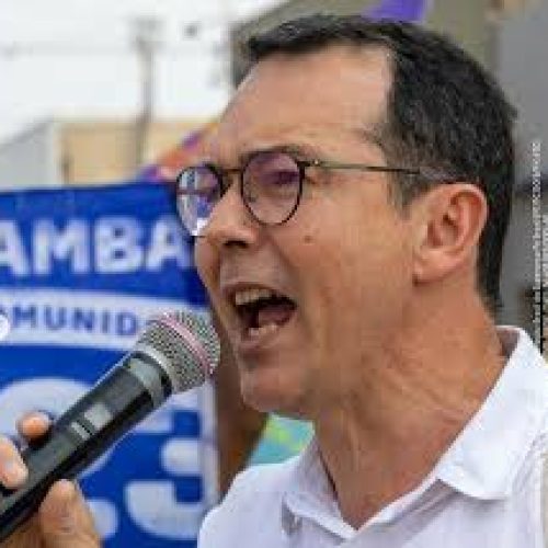 Petista diz que país vive "disputa da ignorância" e nega perseguição à direita