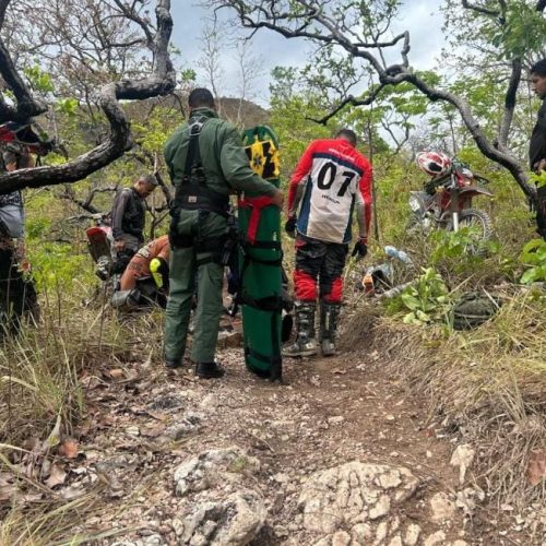 Piloto de motocross é regatado após acidente durante trilha em Chapada dos Guimarães