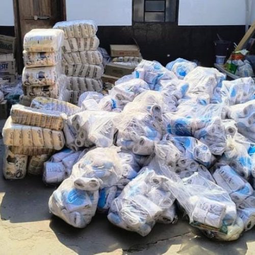 Polícia Civil apreende caminhão que distribuía cestas básicas para facção criminosa