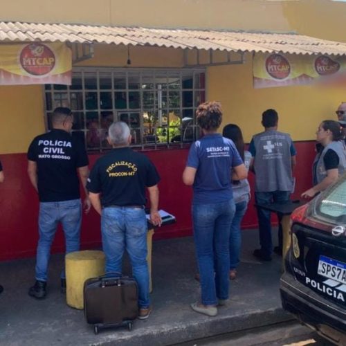 Polícia Civil e Vigilância Sanitária interditam fábrica clandestina de bebida destilada em Várzea Grande