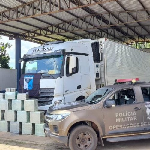 Polícia Militar apreende 500 quilos de cocaína escondidos em caminhão frigorífico em MT