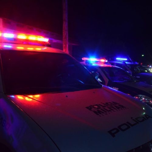 Polícia Militar apreende quatro veículos, prende faccionado e resgata vítima do "tribunal do crime"