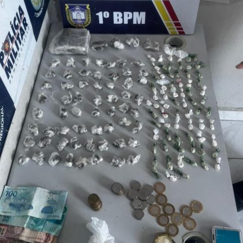 Polícia Militar prende cinco pessoas por tráfico e apreende 188 porções de drogas