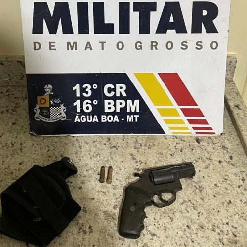 Polícia Militar prende quatro homens e apreende arma e munições durante evento