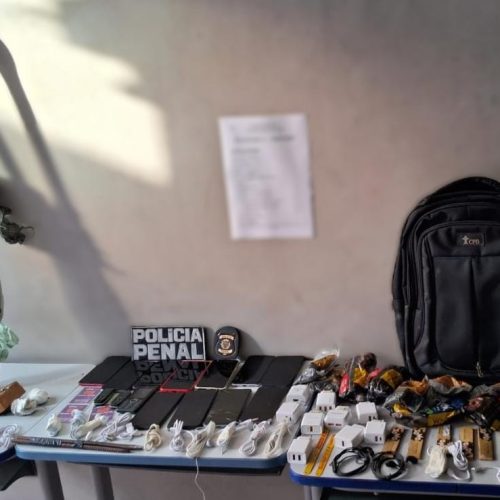 Polícia Penal impede entrada de pacotes com 14 celulares e drogas em unidade prisional feminina