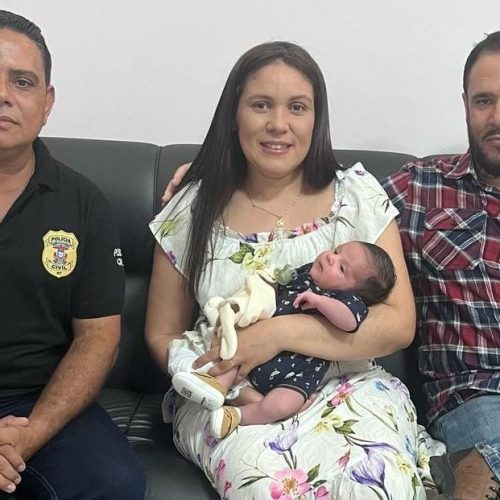 Policial civil salva recém-nascido levado a delegacia sem respirar