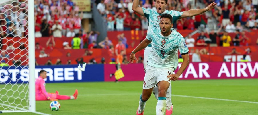 Portugal vira sobre Croácia e vai às oitavas com gols de CR7 e Ramos