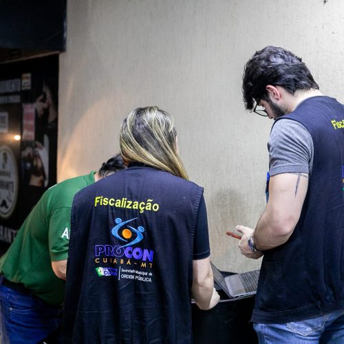 Posto em Cuiabá tem bomba de combustível lacrada após fiscalização flagrar vazamento