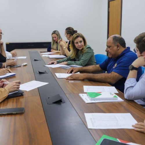 Prefeita e vice reúnem com Administração para discutir enquadramento de servidores