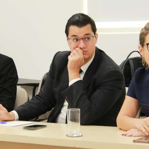 Prefeita mantém contrato, mas cobra melhorias nos serviços e quer negociar dívida de R$ 21 milhões