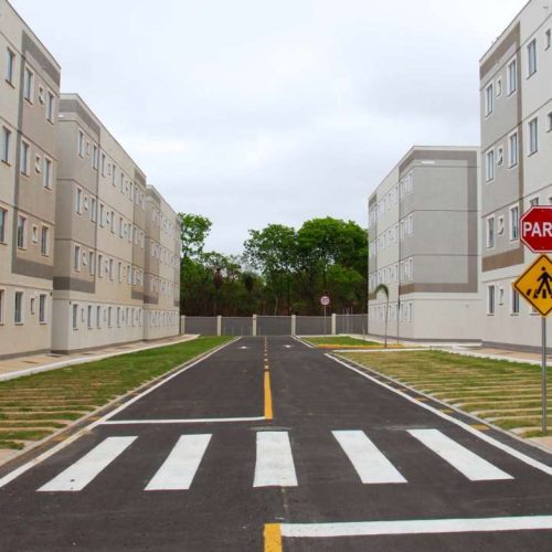 Prefeita prestigia solenidade de entrega de 460 moradias populares em Várzea Grande