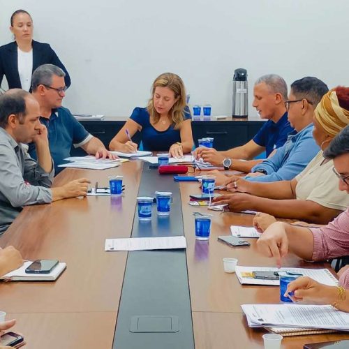 Prefeita sanciona lei e garante recomposição de 6,27% aos servidores da Educação de VG