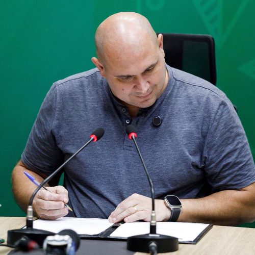 Prefeito aciona Justiça e pede indenização contra irmão de Emanuel, humorista e influencer
