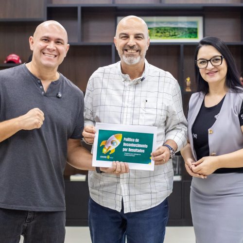 Prefeito anuncia prêmios de R$ 10 mil e bônus salarial aos professores e técnicos