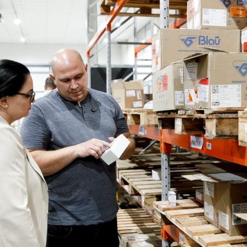 Prefeito flagra um milhão de medicamentos próximos ao vencimento e aciona o MP