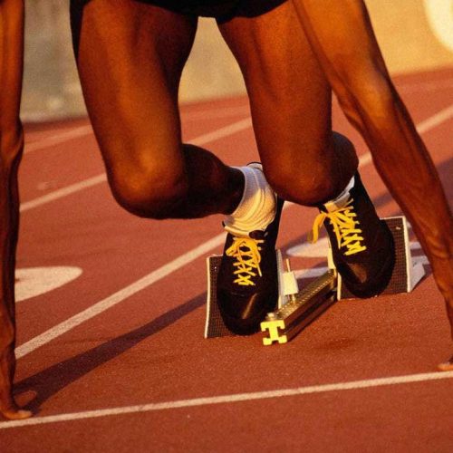 Prefeito sanciona lei que proíbe atletas trans em competições esportivas femininas em Cuiabá