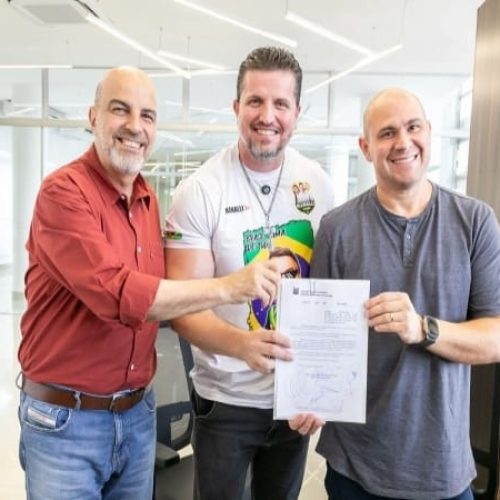 Prefeito sanciona lei que proíbe livros com conteúdo erótico nas escolas de Cuiabá