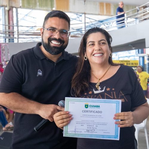 Prefeitura garante segurança jurídica a trabalhadores do Mercado do Porto com entrega de 142 TPUs