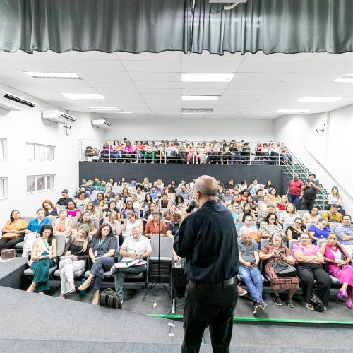 Prêmio garante extra de R$ 10 mil aos melhores professores de Cuiabá