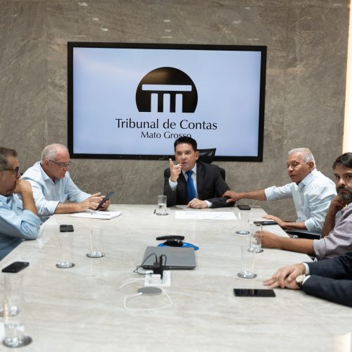 Presidente do TCE discute com prefeitos soluções para encerrar lixões na Baixada Cuiabana