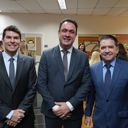 Presidente do TCE participa da posse do novo desembargador e fortalece parceria institucional