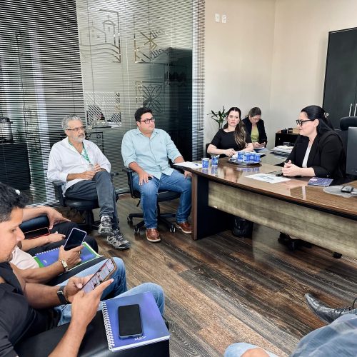 Primeira-dama articula nova praça no Distrito do Sucuri com academia e playground