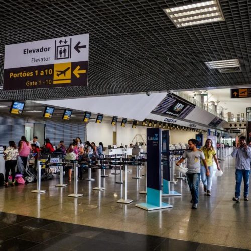 Procon apura legalidade de nova tarifa "Básica" cobrada por companhias aéreas em MT