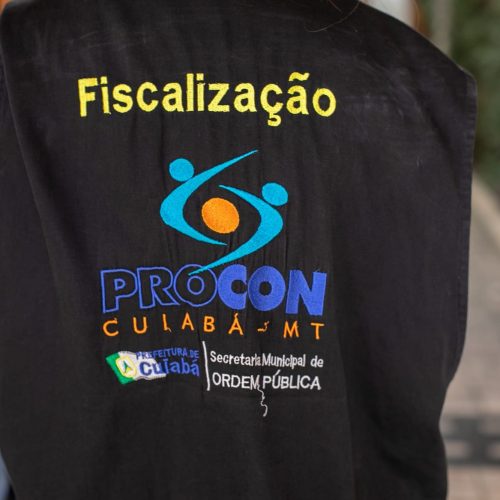 Procon mira motoristas de aplicativo e taxistas para coibir cobranças indevidas durante show em Cuiabá